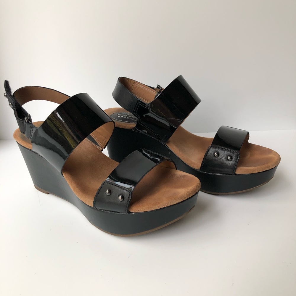 Clark’s artisan patent leather sandals size 8